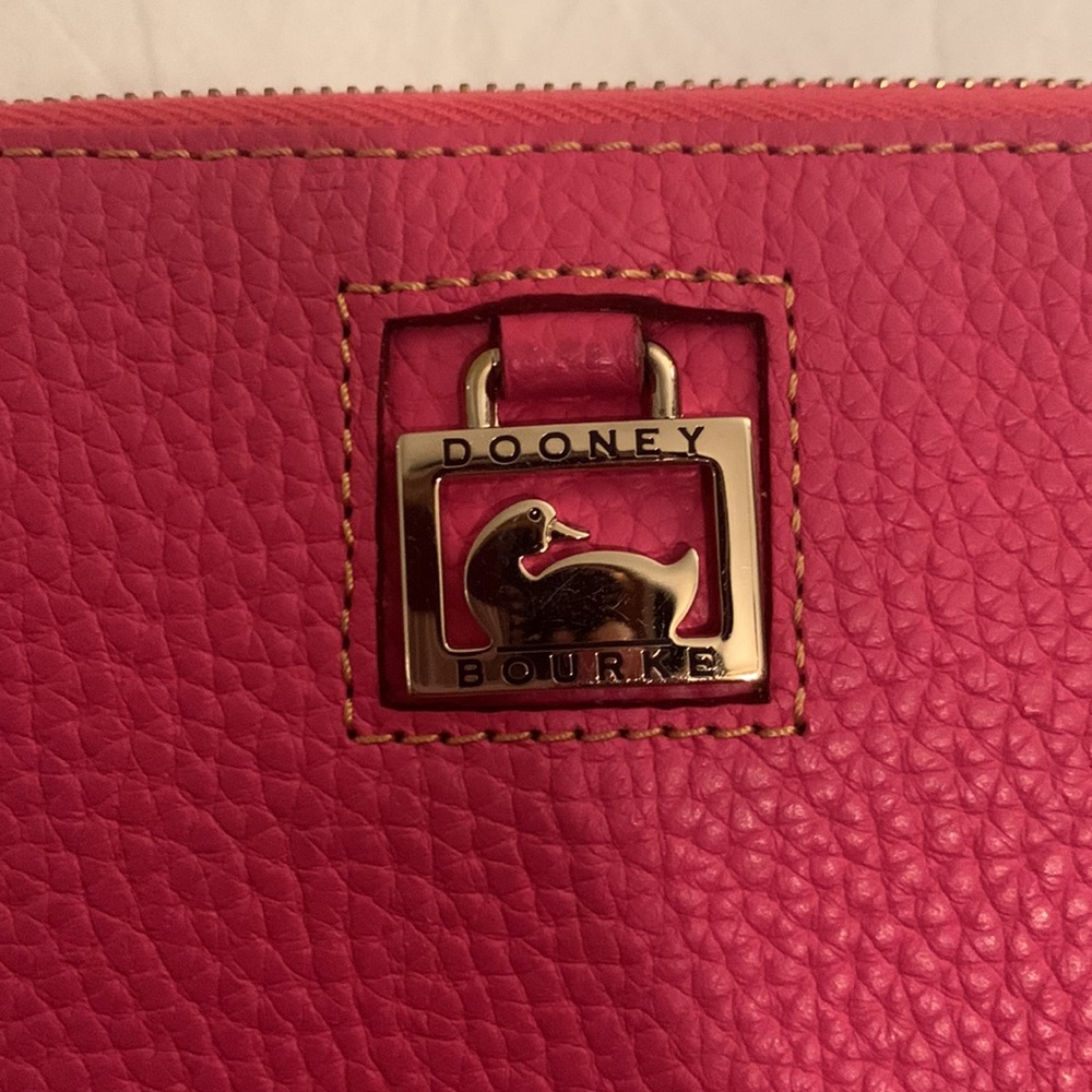 🎉FLASH🎉Today Only - Like New Dooney and Bourke Strawberry Wallet (#13) - Picture 5 of 8